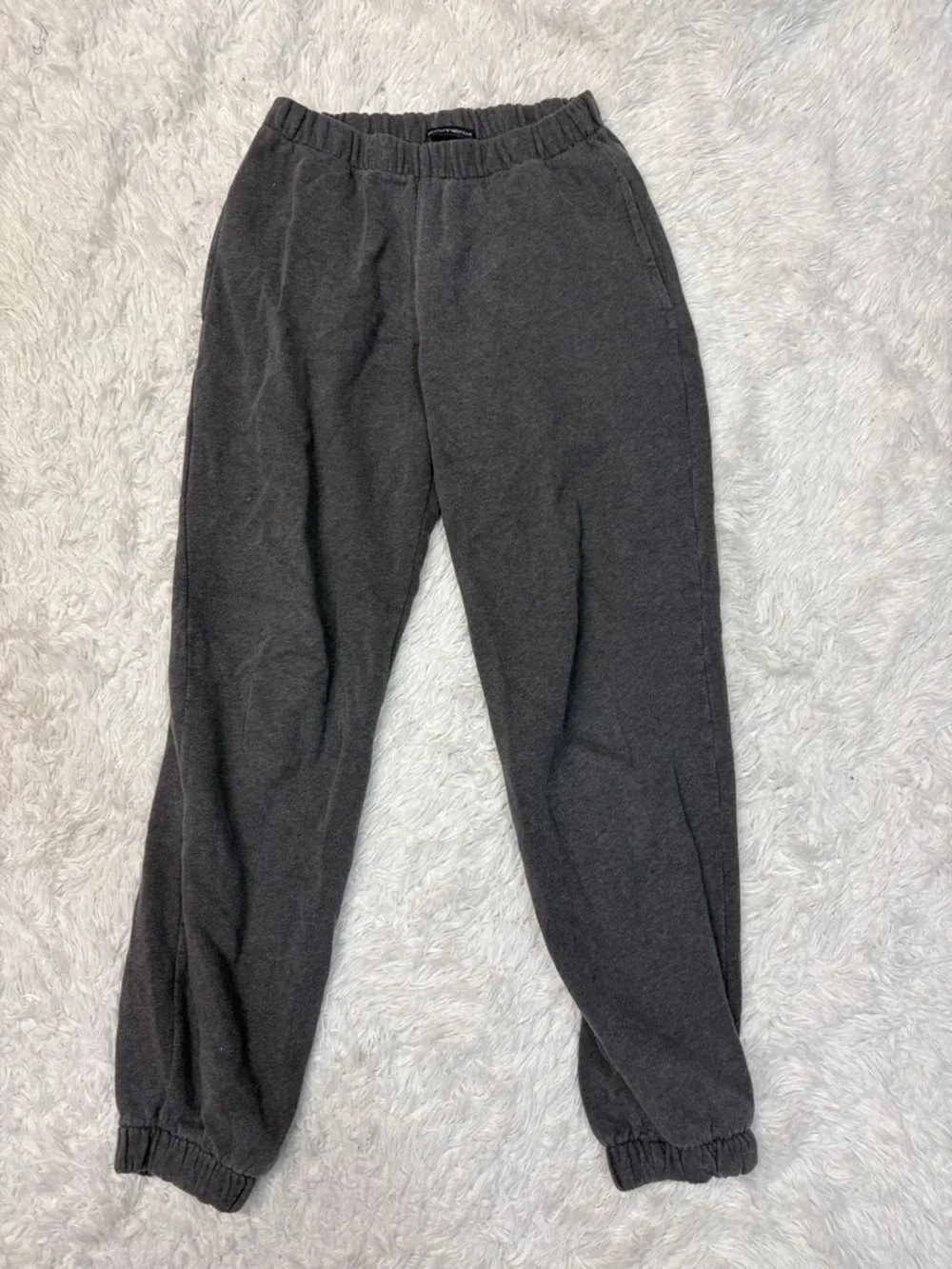 BRANDY MELVILLE ROSA SWEATPANTS Dark Gray Jogger - Picture 2 of 4